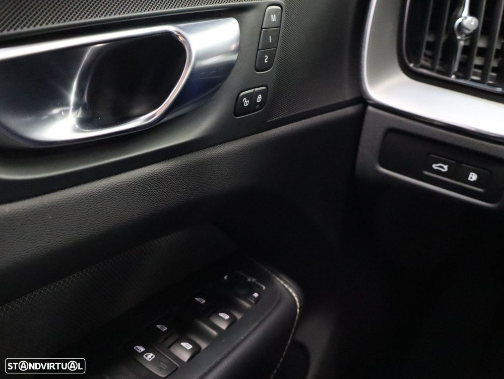 Volvo XC 60 2.0 T6 PHEV Black Edition AWD - 21