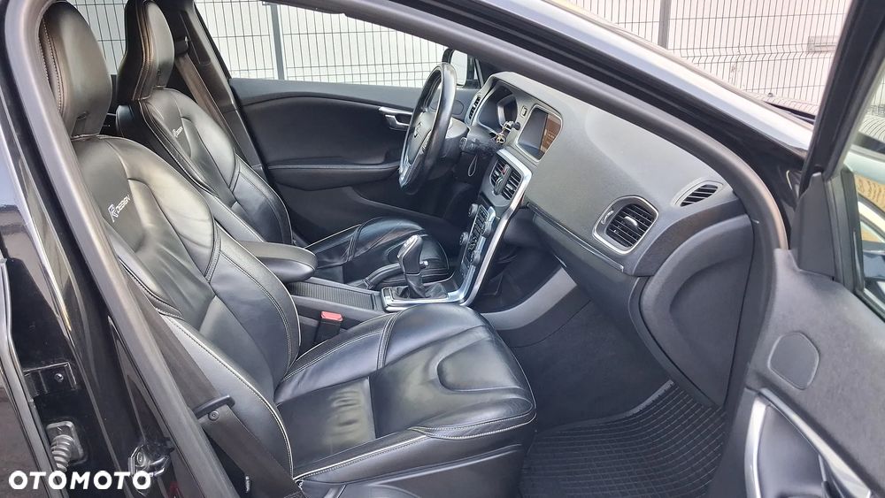 Volvo V40 D2 R Design - 8