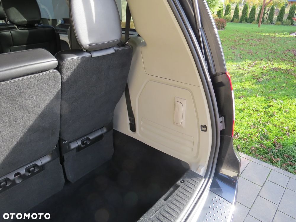 Chrysler Town & Country 3.6 Limited - 9