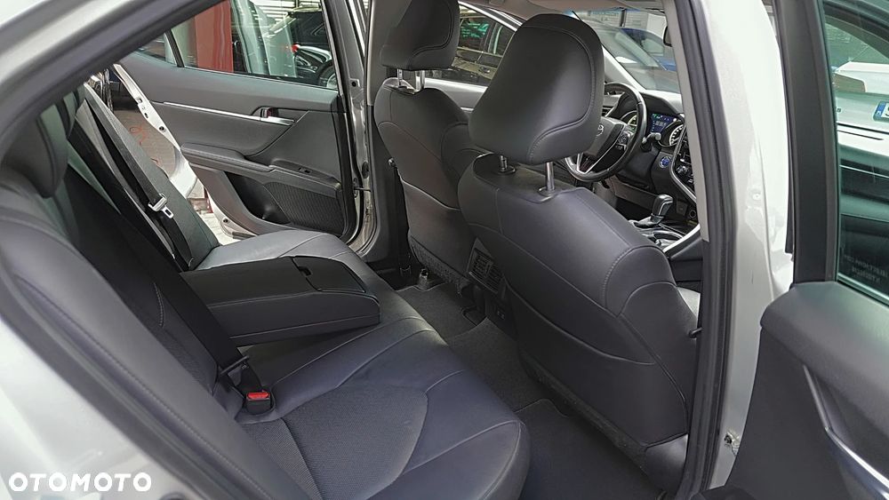 Toyota Camry 2.5 Hybrid Executive CVT - 18