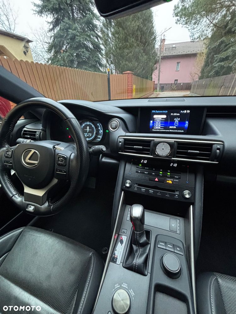 Lexus IS 200t / 300 F Sport - 27