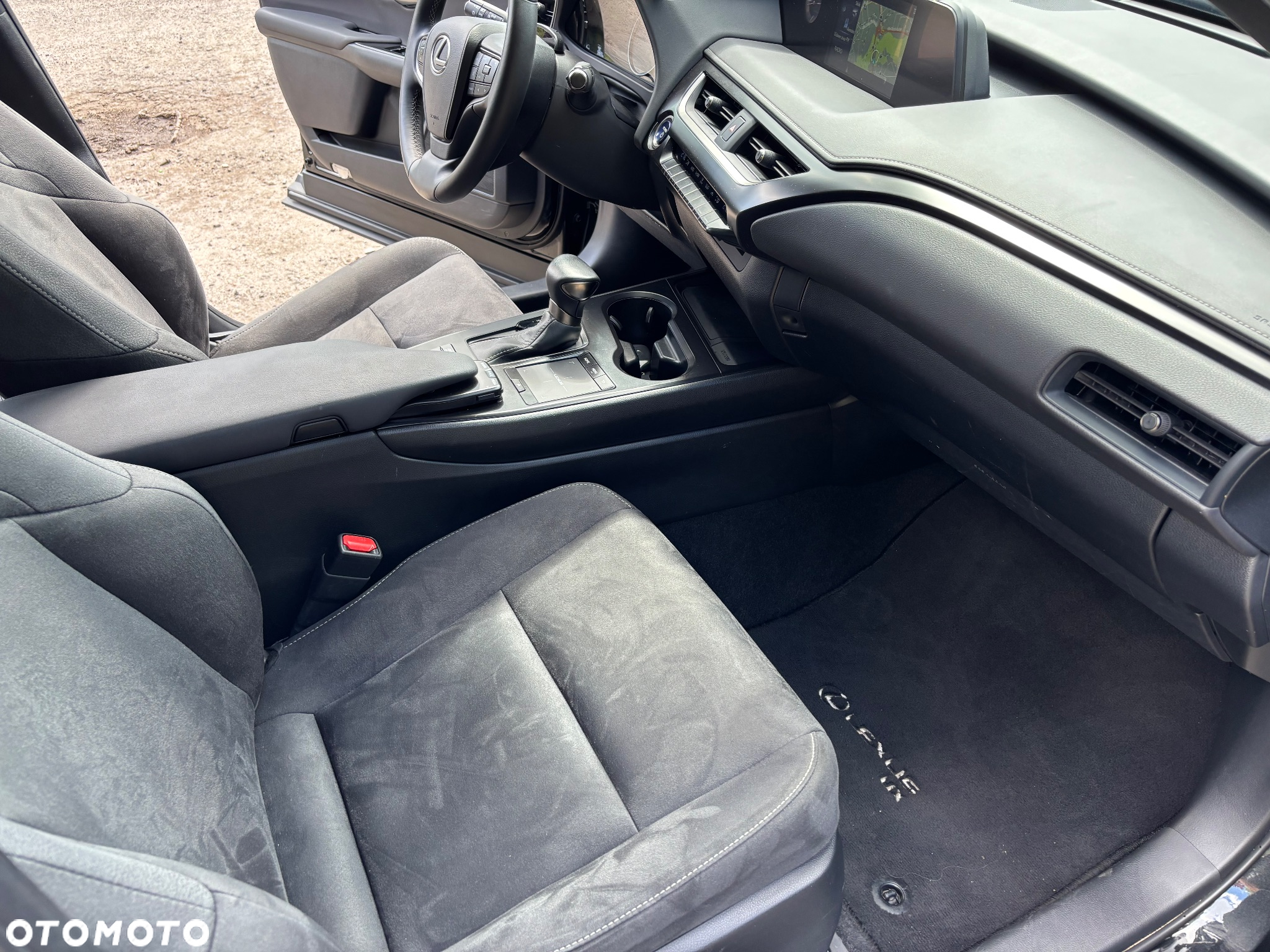 Lexus UX 250h Business Edition - 13