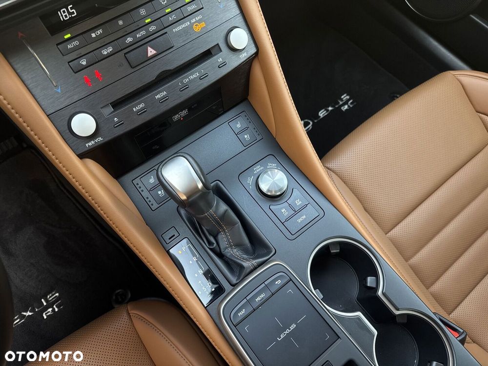 Lexus RC 300h Prestige - 16