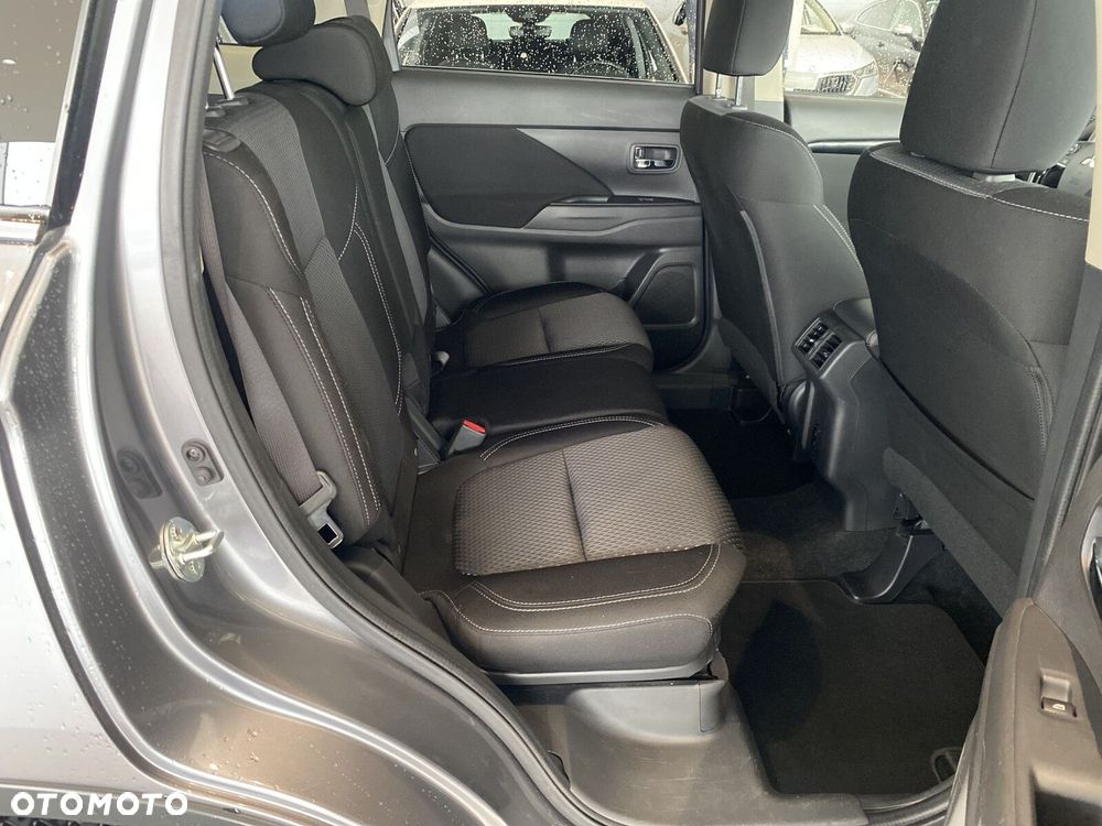 Mitsubishi Outlander - 15