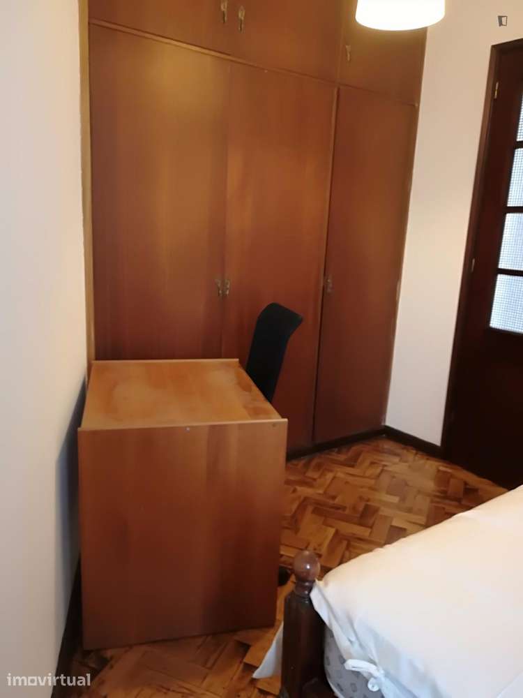 Quarto - localizado em Mafamude Porto - Grande imagem: 4/21