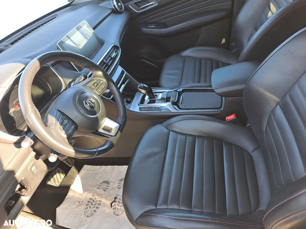 MG EHS PHEV Luxury - 12