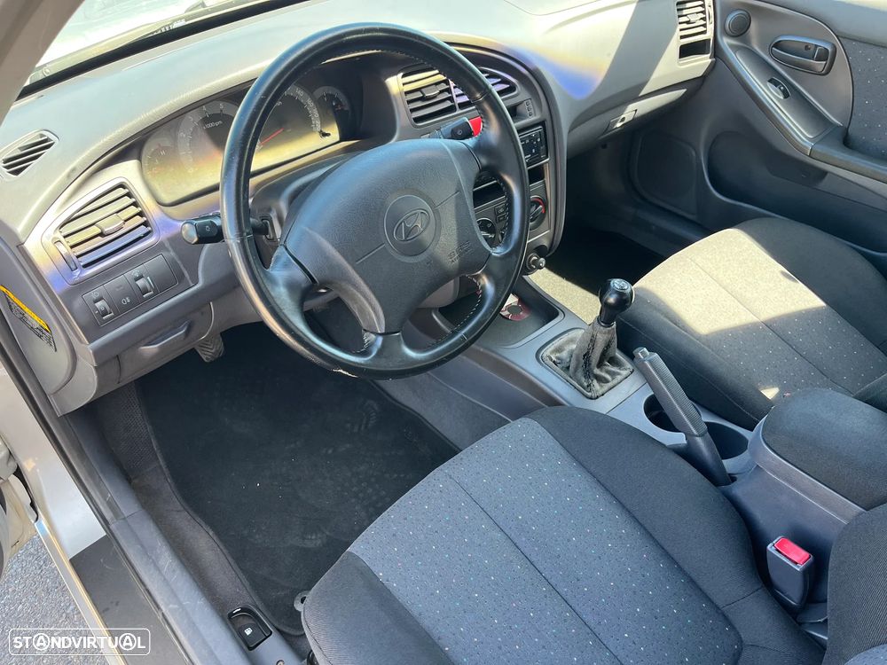 Hyundai Elantra 2.0 CRDi GLS - 11