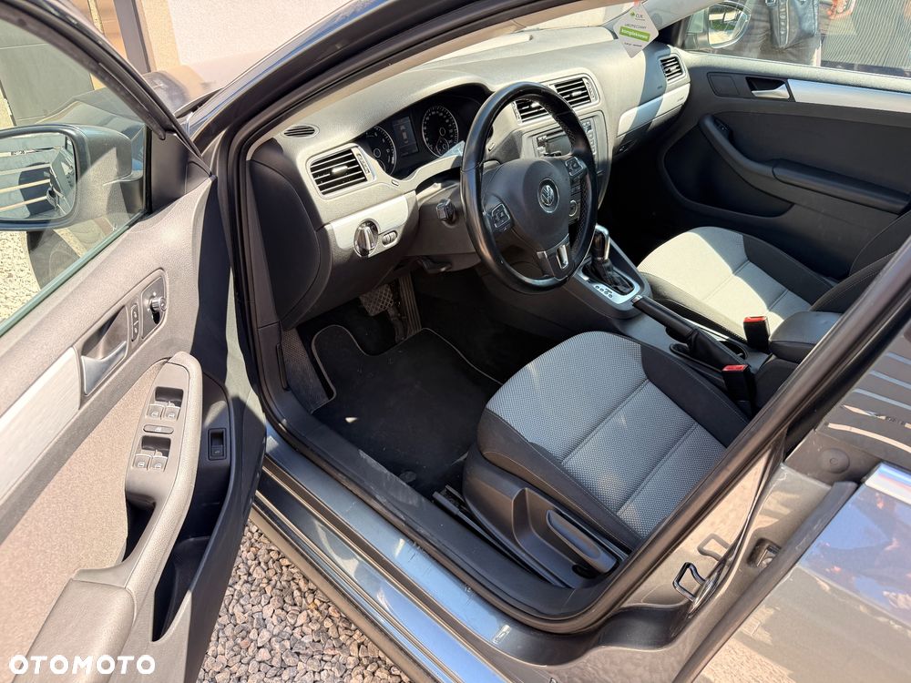 Volkswagen Jetta Hybrid - 12