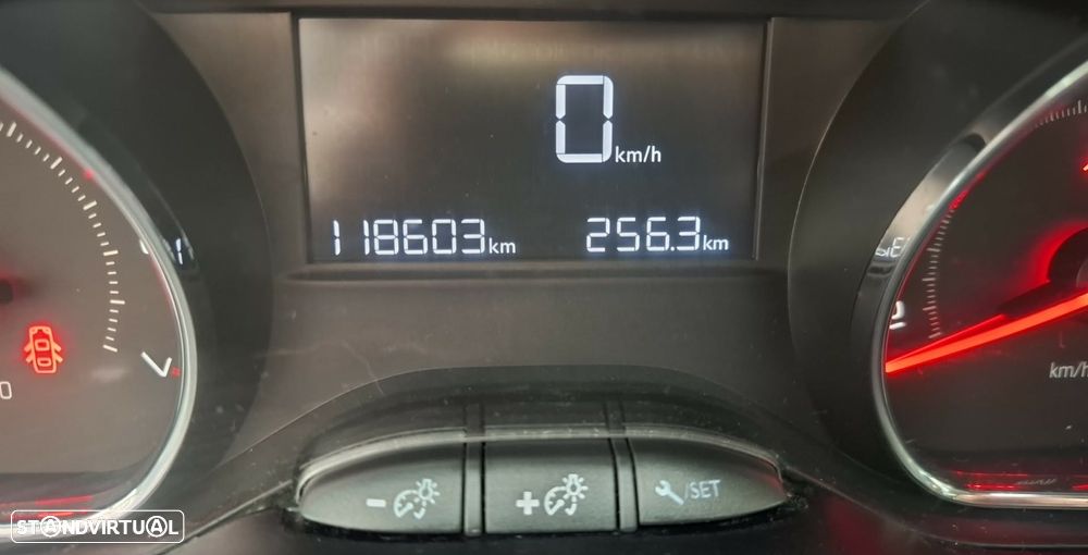 Peugeot 208 1.2 PureTech Active - 8