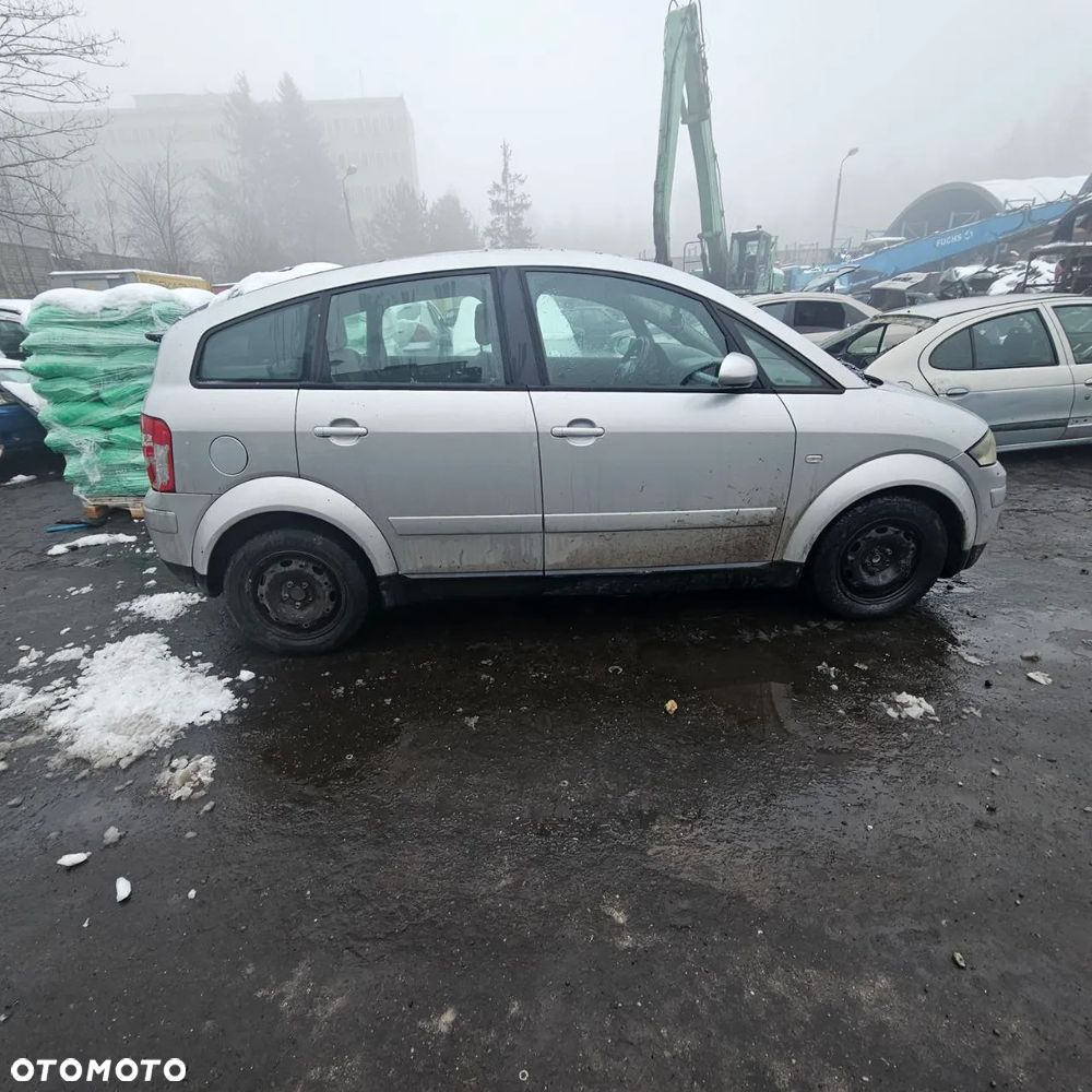 AUDI A2 (lak: LY7W) (sedan) pojazd na części: maska, zderzak, drzwi, szyby, lusterka, chłodnica - 6