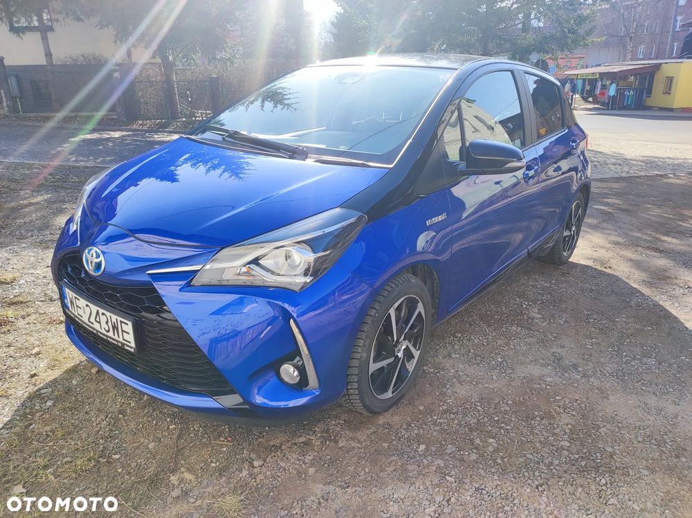 Toyota Yaris Hybrid 100 Selection - 8