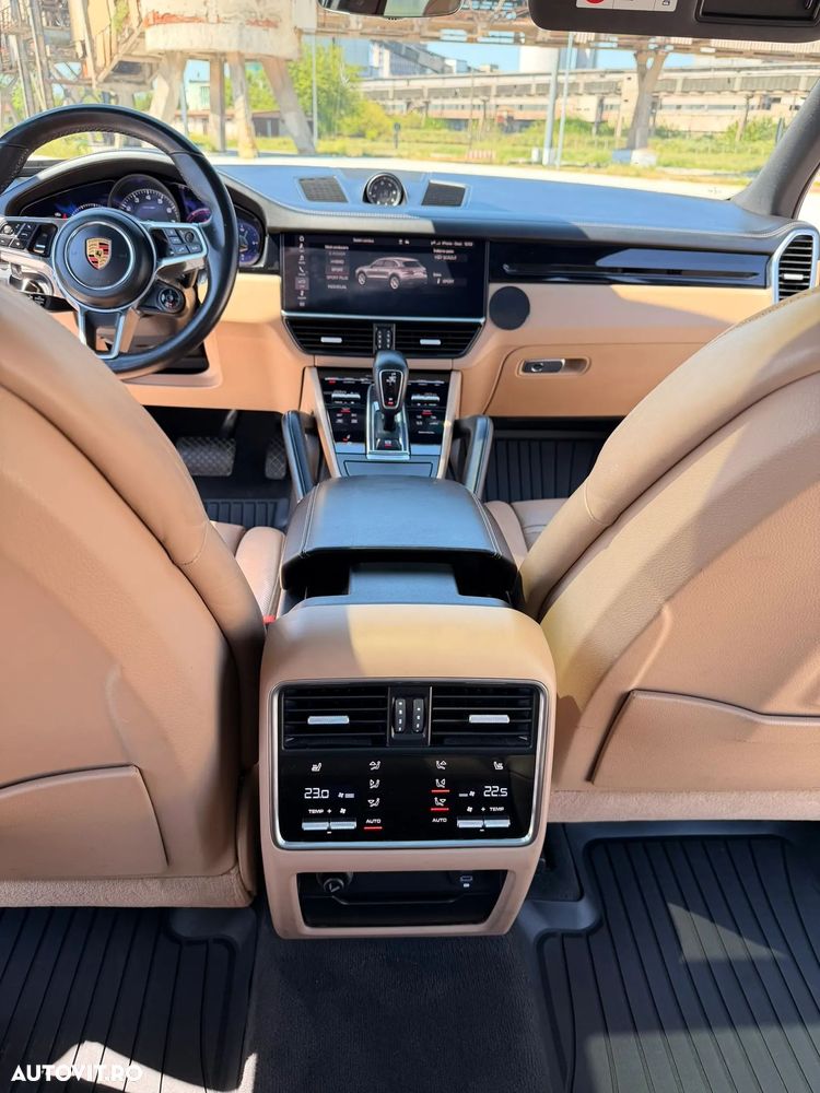 Porsche Cayenne - 10