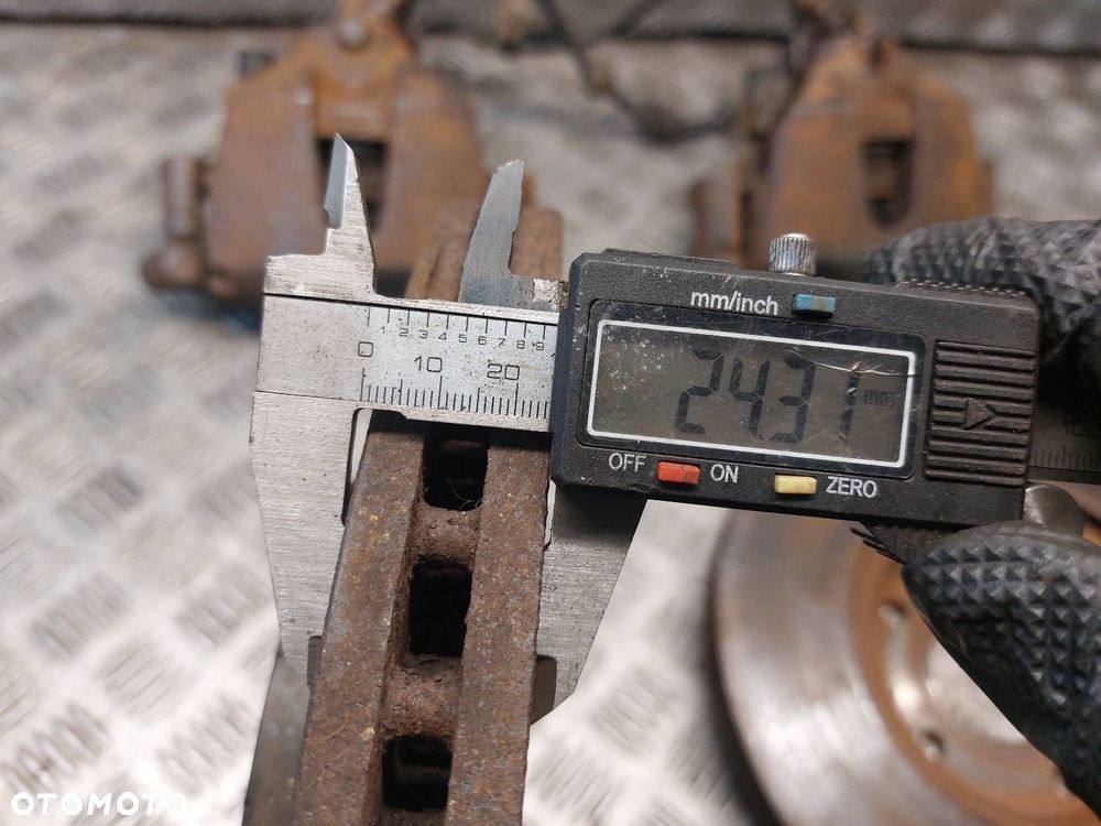 TARCZE HAMULCOWE PRZÓD + ZACISKI VOLVO V50 I 2.0 D - 5