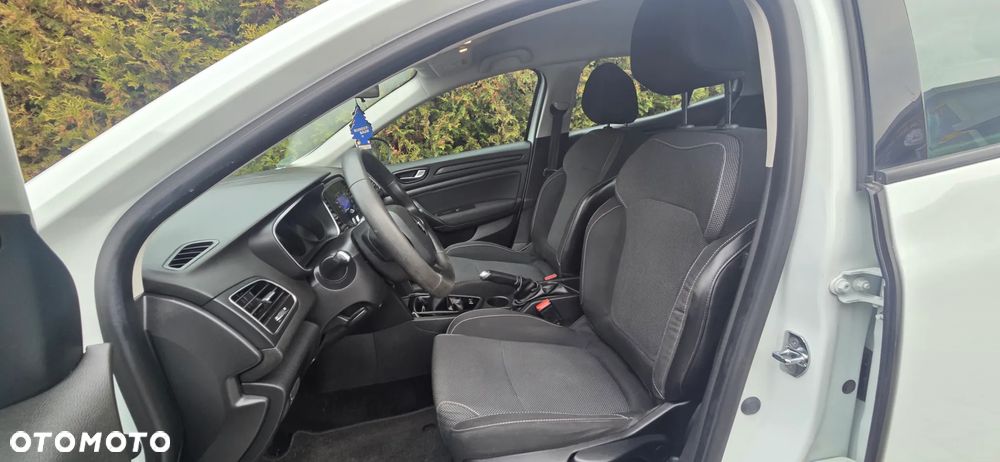 Renault Megane ENERGY TCe 100 LIFE - 24