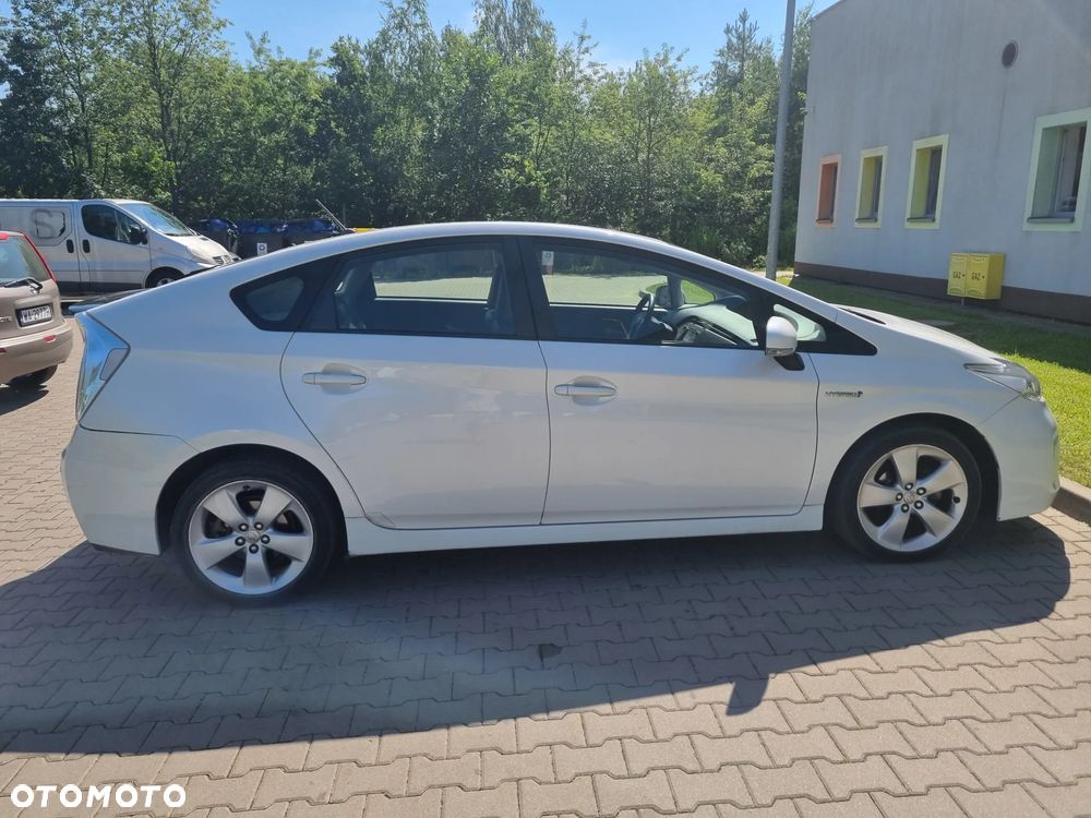 Toyota Prius (Hybrid) Executive - 11
