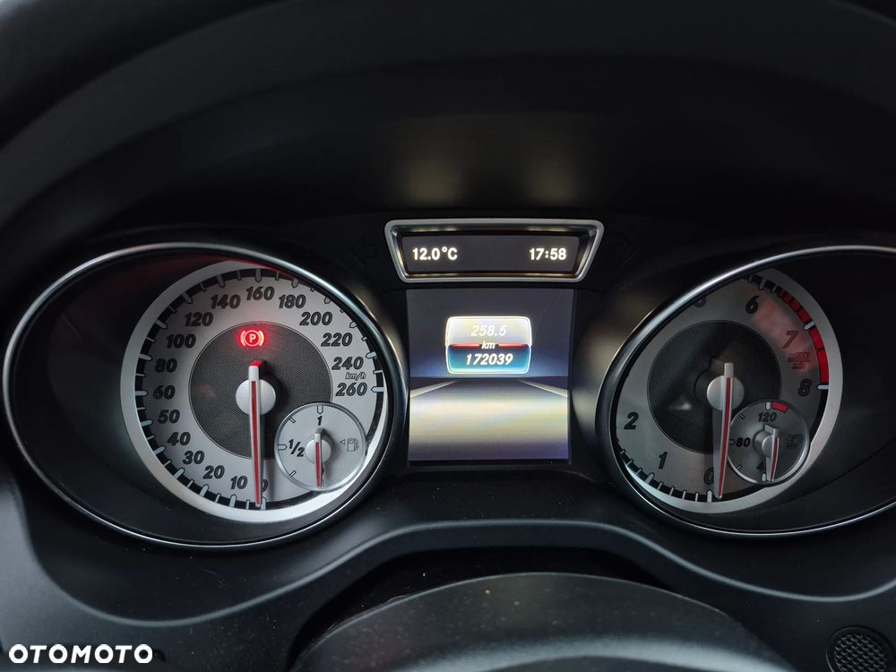 Mercedes-Benz CLA 200 - 12