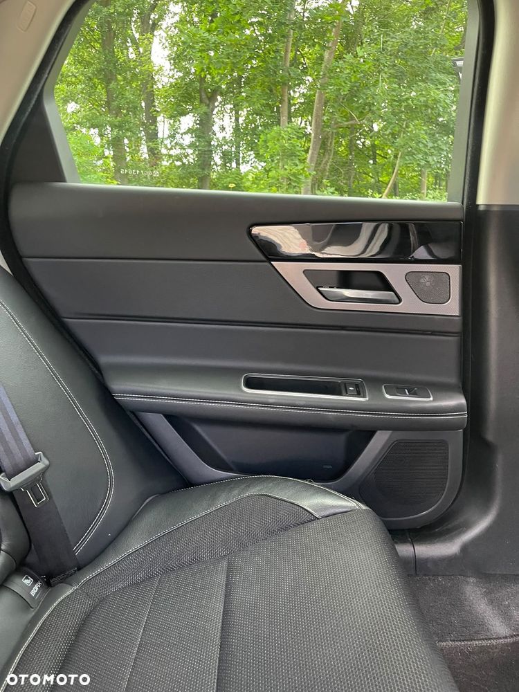 Jaguar XF 2.0 i4D R-Sport - 11