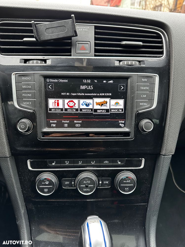 Volkswagen Golf - 10