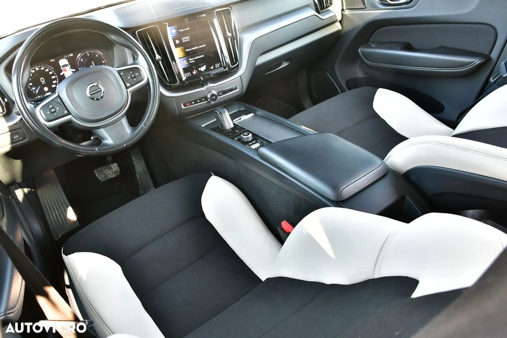 Volvo XC 60 B4 D AWD Geartronic Momentum Pro - 22