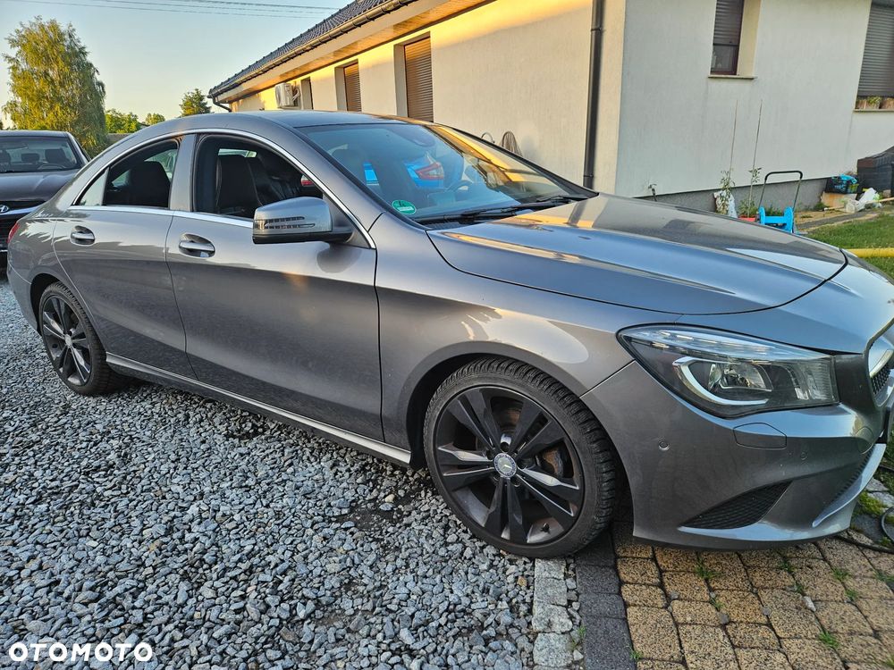 Mercedes-Benz CLA 180 Orange Art Edition - 5
