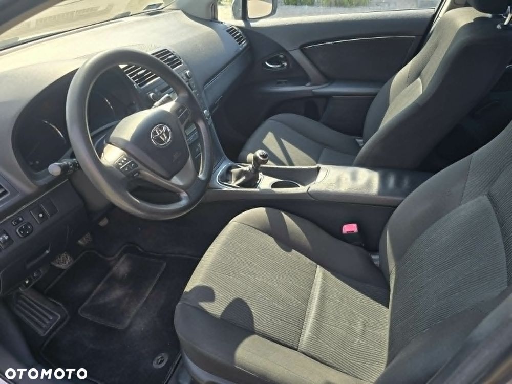 Toyota Avensis 2.0 D-4D 2010 - 9