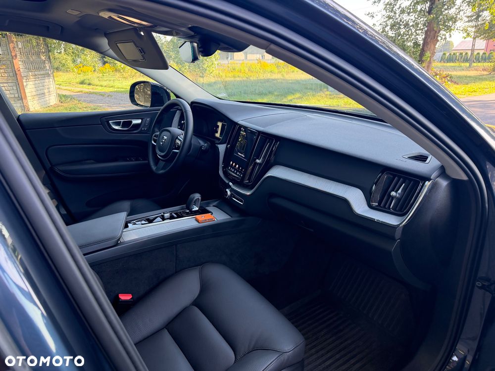 Volvo XC 60 B5 B AWD Plus Dark - 8
