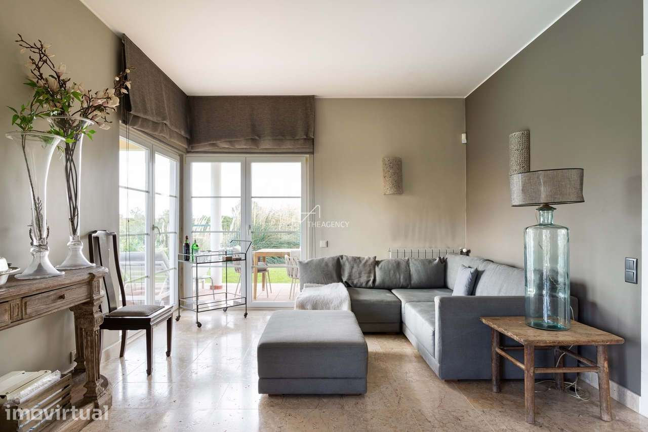 Villa T4 com localização privilegiada no campo de golfe de Penha Longa - Grande imagem: 2/52