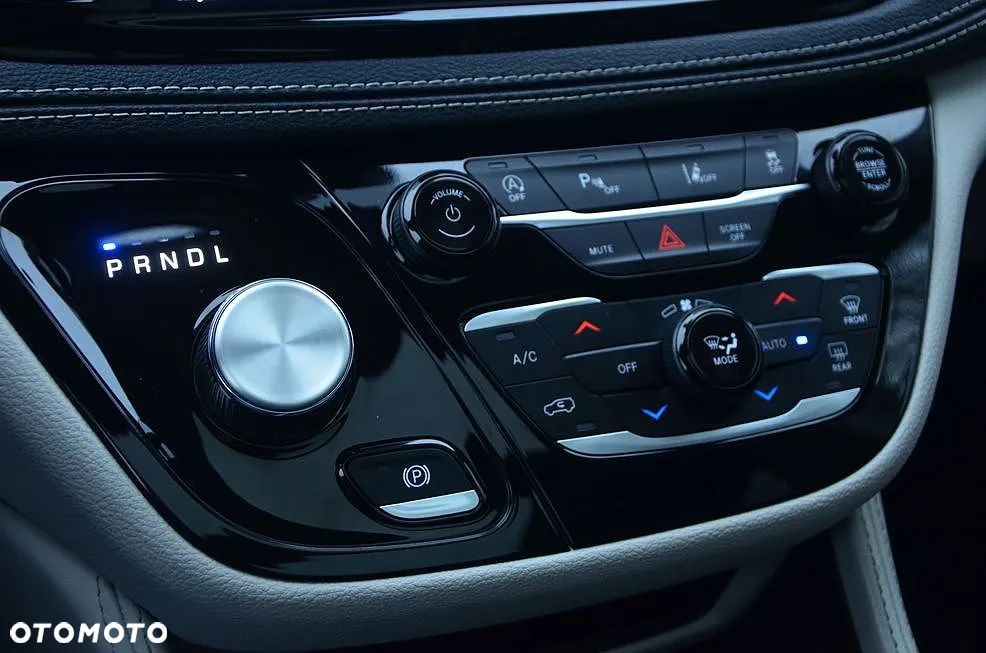 Chrysler Pacifica - 27