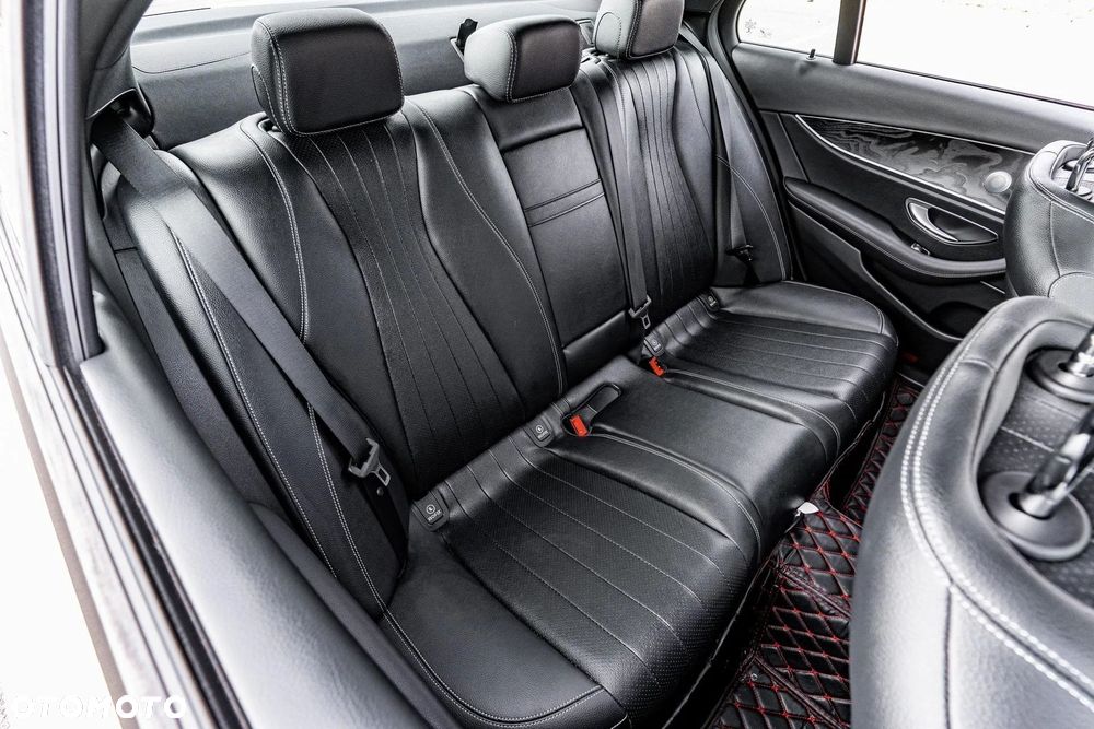 Mercedes-Benz Klasa E 300 9G-TRONIC Exclusive - 12