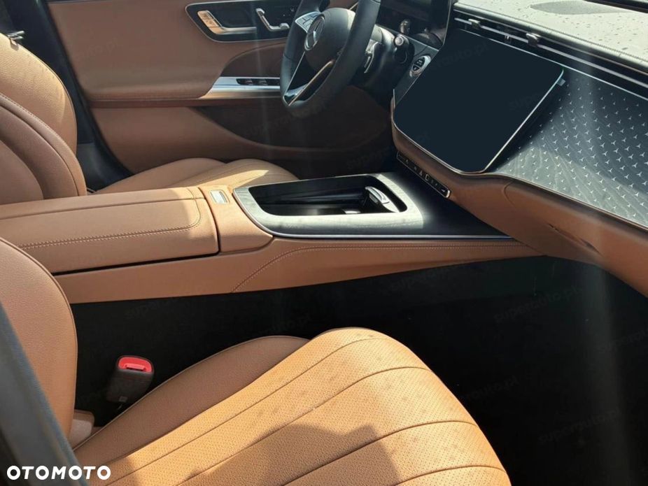 Mercedes-Benz Klasa E 220 d mHEV 4-Matic Exclusive 9G-Tronic - 12