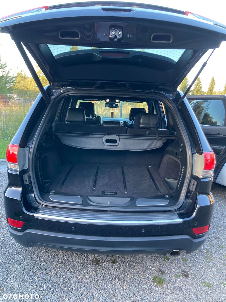 Jeep Grand Cherokee - 12