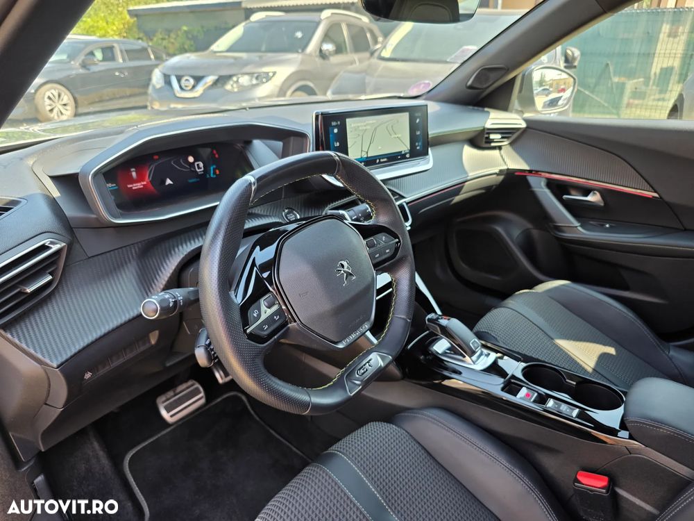 Peugeot 2008 PureTech 130 EAT8 GT - 23