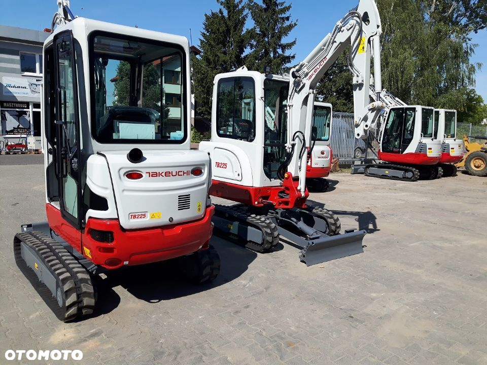 Takeuchi Nowa Japońska Takeuchi TB225 NOWOŚĆ - Minikoparka - 17