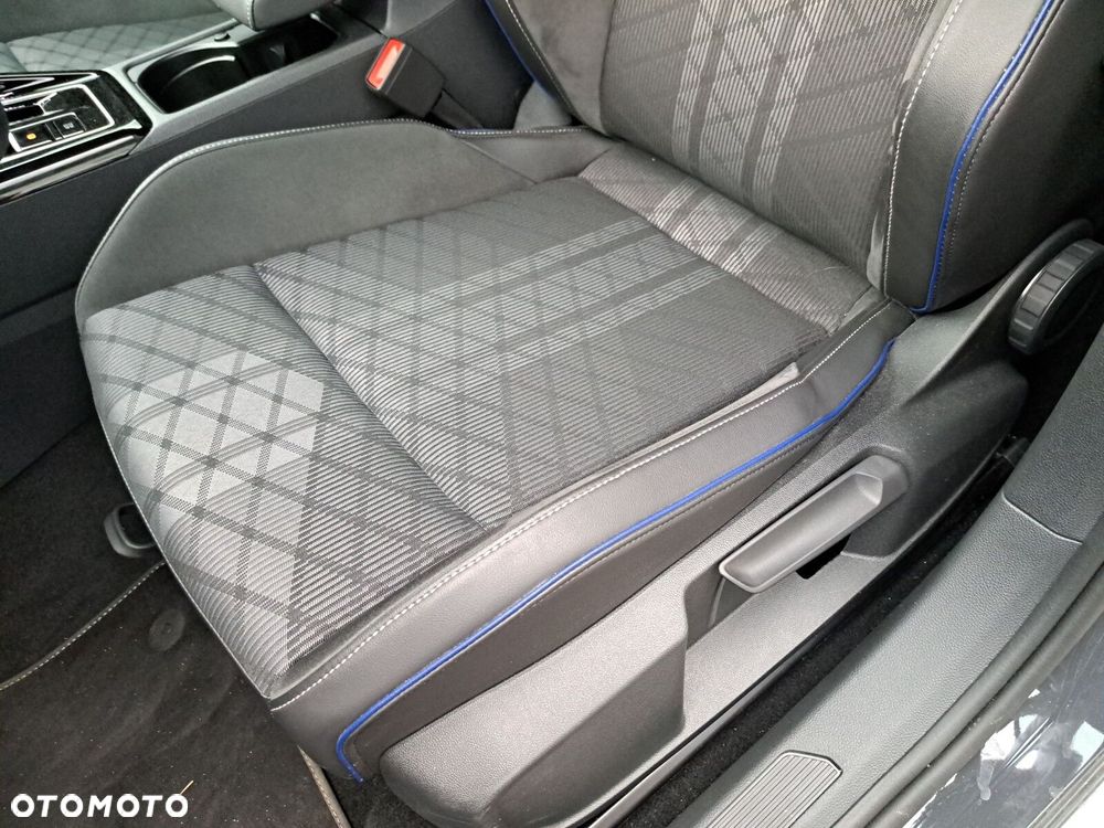 Volkswagen Golf Variant - 21