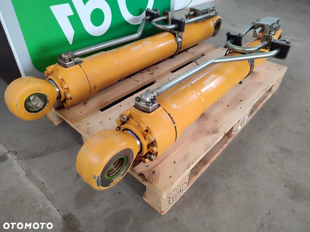 Zamek  siłownika  10355833  Liebherr A 900 C - 10