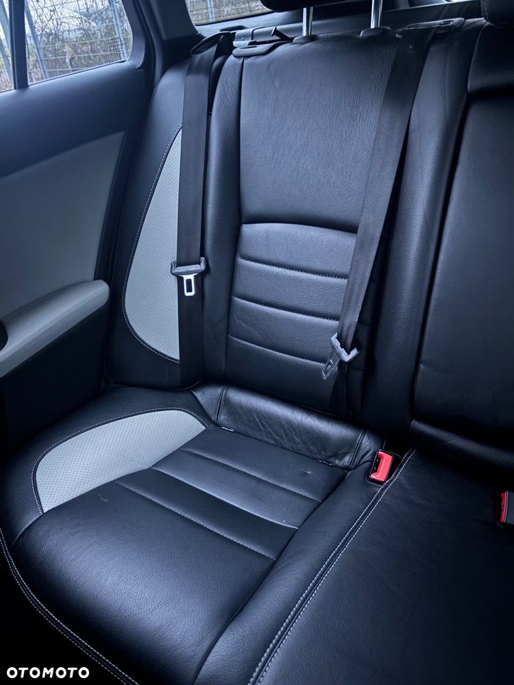 Toyota Avensis Touring Sports 1.8 Multidrive S Comfort - 33