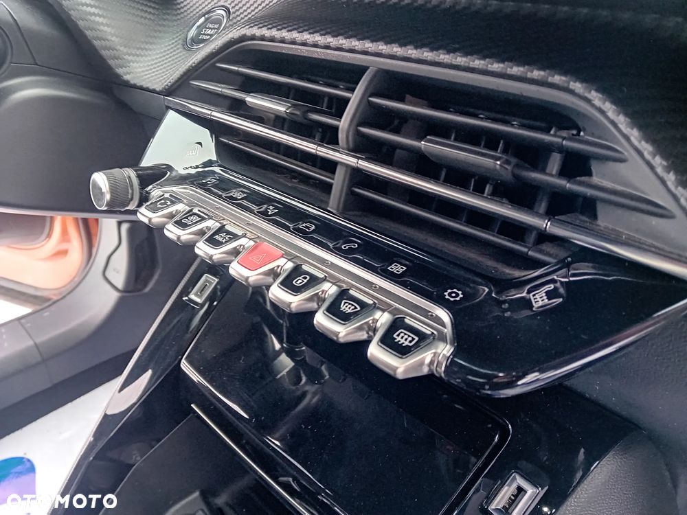 Peugeot 2008 PureTech 155 EAT8 GT - 11
