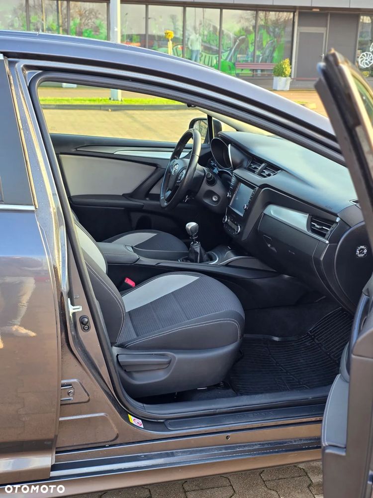 Toyota Avensis 1.8 Premium - 20