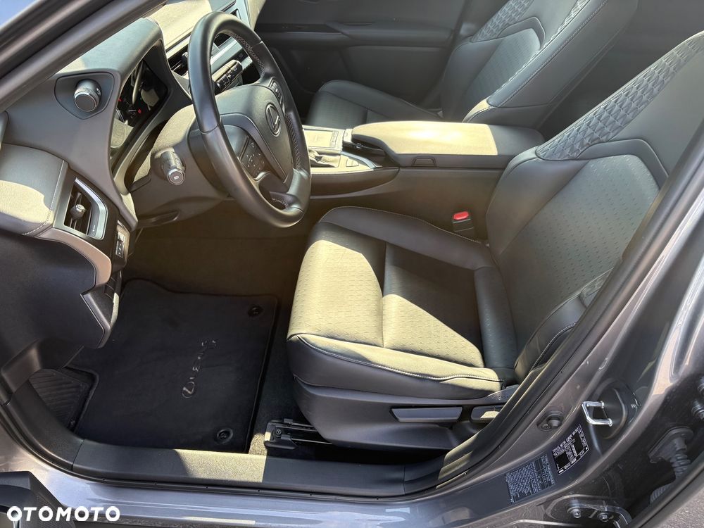 Lexus UX 250h GPF F Impression 2WD - 17