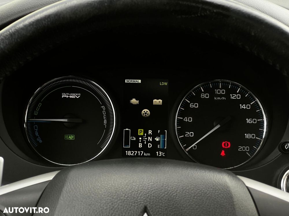 Mitsubishi Outlander - 28