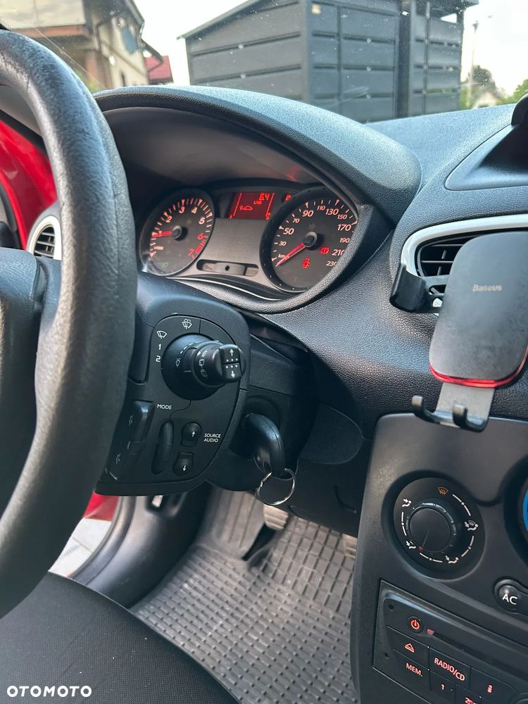 Renault Clio 1.2 16V 75 Expression - 10
