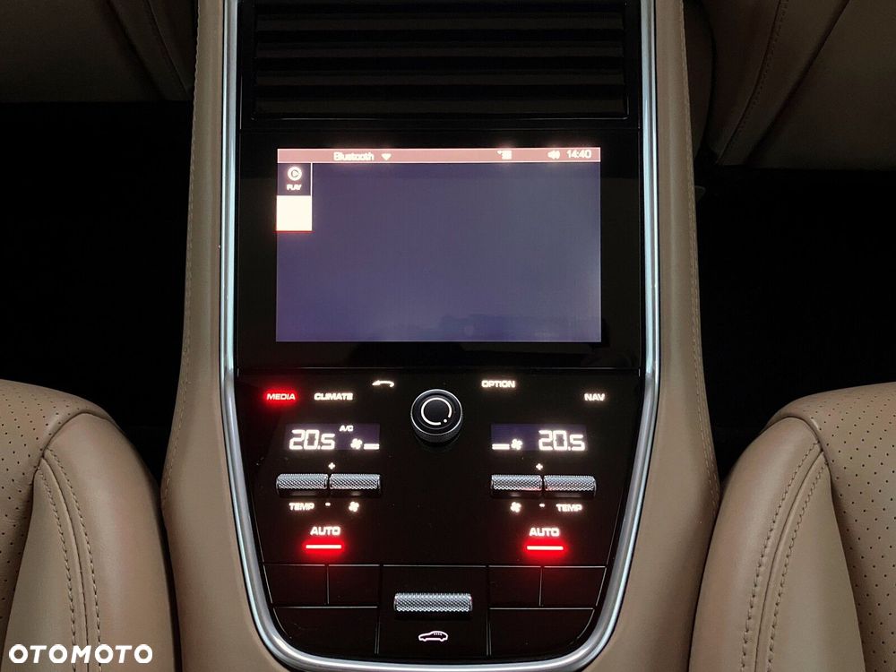 Porsche Panamera - 40