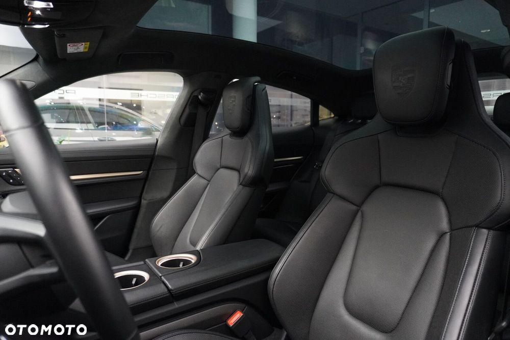 Porsche Taycan Turbo S - 28