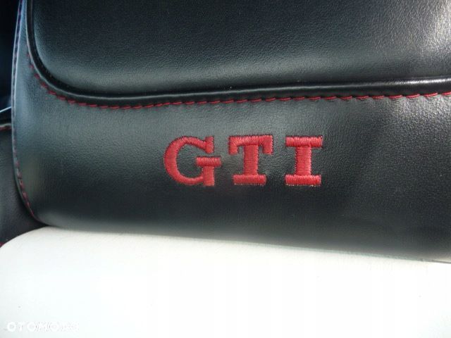ŚRODEK WNĘTRZE FOTELE GOLF V GTI 3D - 2