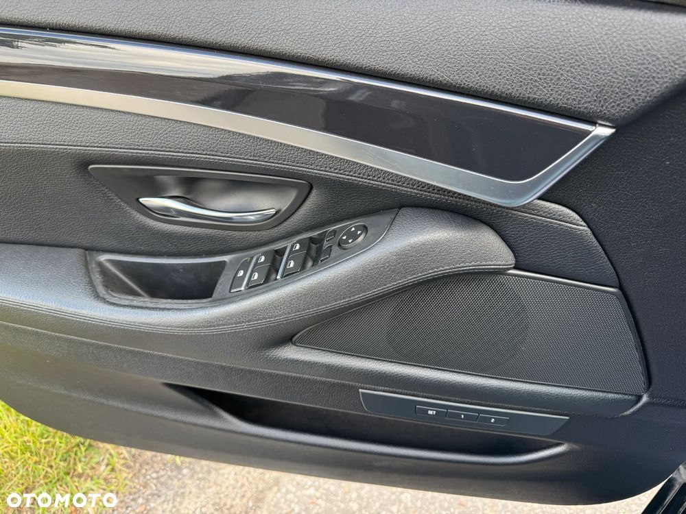 BMW Seria 5 520d Luxury Line - 29