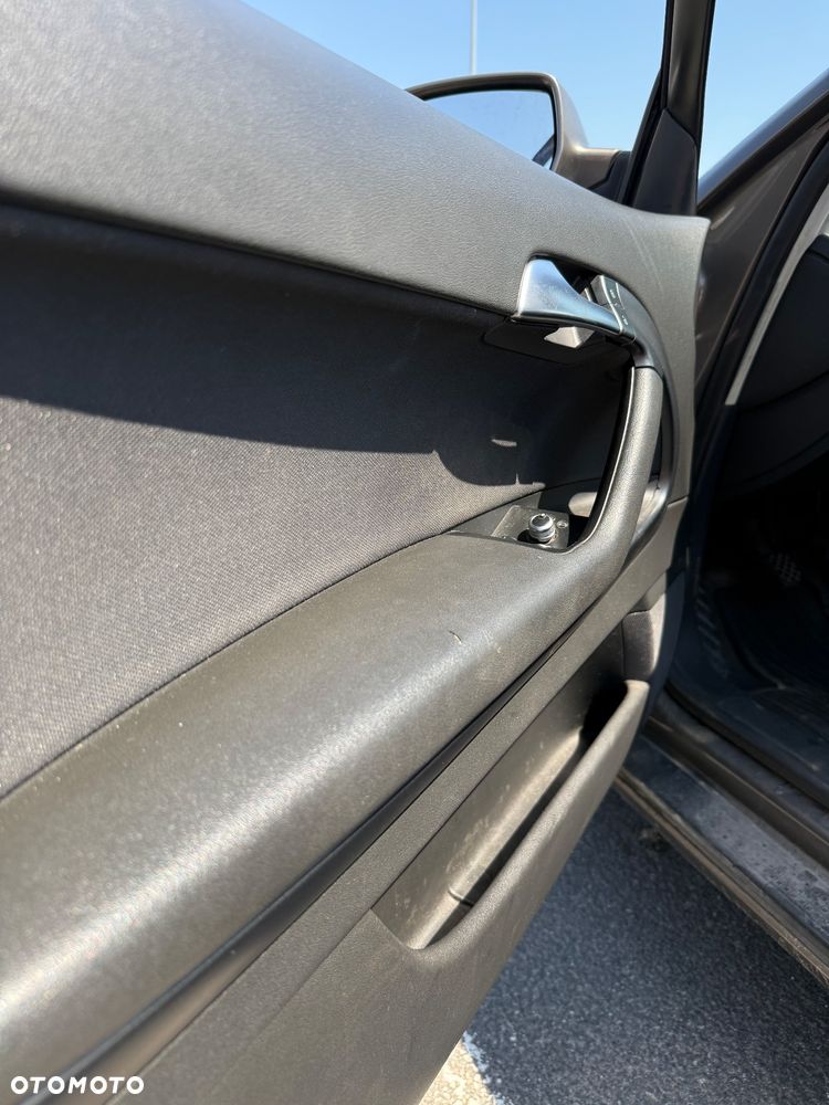 Audi A3 3-drzwiowe 1.6 TDI DPF Ambiente - 10