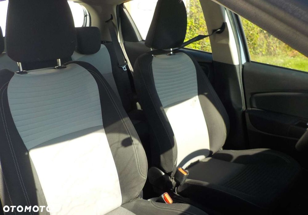 Toyota Yaris - 22