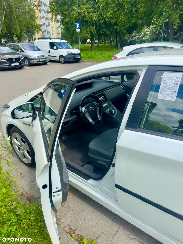 Toyota Prius (Hybrid) - 9