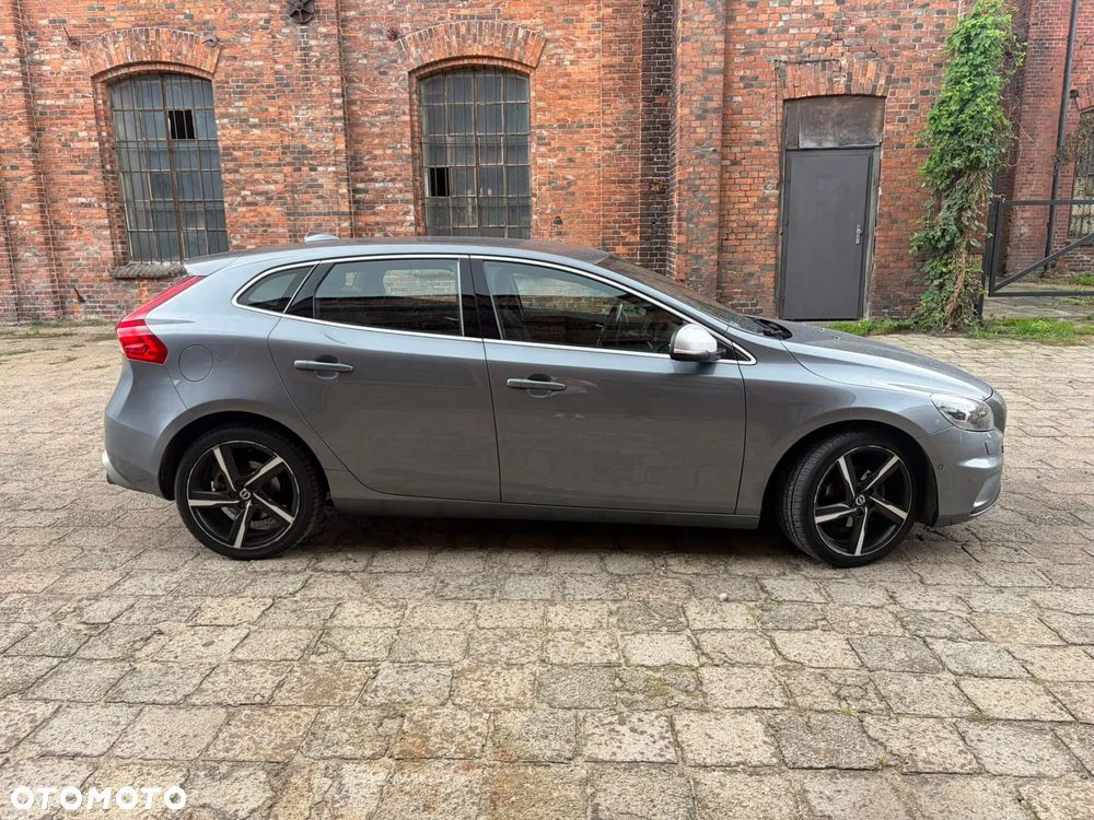 Volvo V40 2015 photo 2