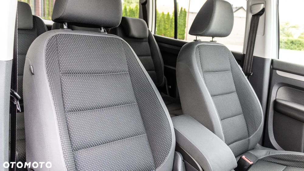 Volkswagen Touran - 26